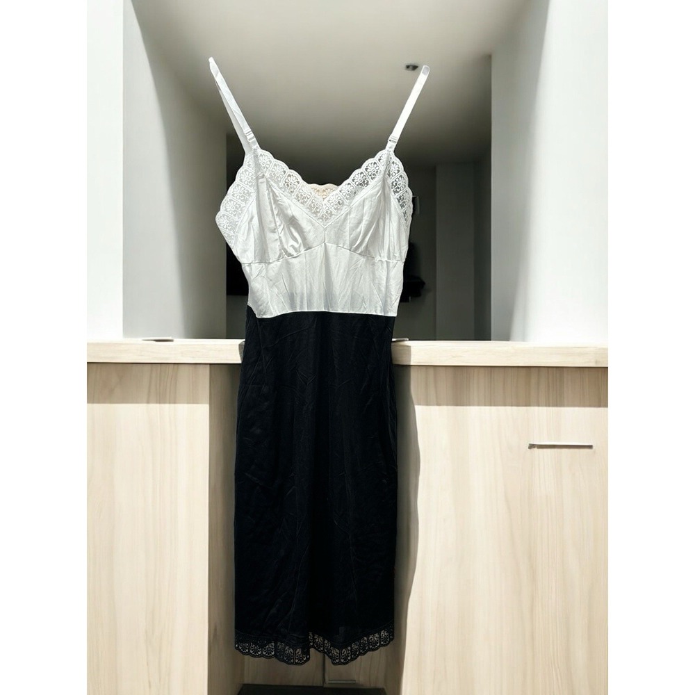 Dixie Belle Adjustable Strap Full Slip Lace Sz 36 Vintage Black & White USA Made